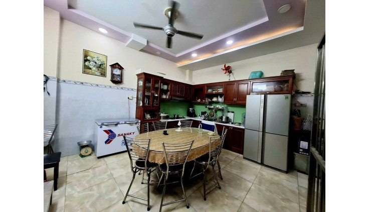 Bán nhà Mặt tiền Nguyễn Háo Vĩnh, ngay Gò Dầu, DT: 5x19m, 4 Tầng, 9 PN, giá 12.6 tỷ.